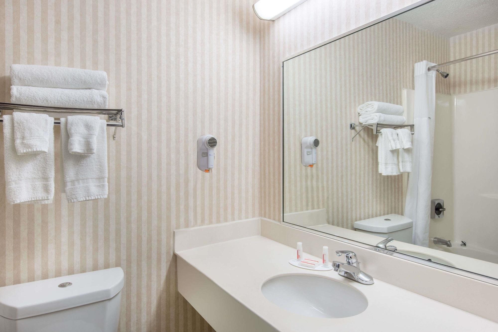 Baymont By Wyndham Bartonsville Poconos Экстерьер фото